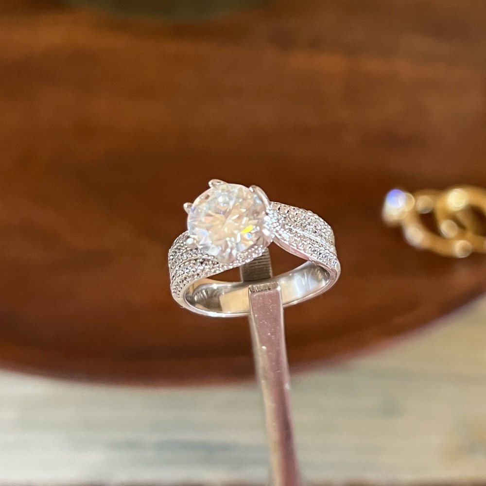 Silver Art Deco Ring with Intricate Design